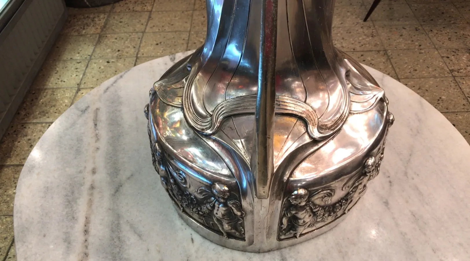 2 seaux à champagne antiques WMF avec un design décoratif