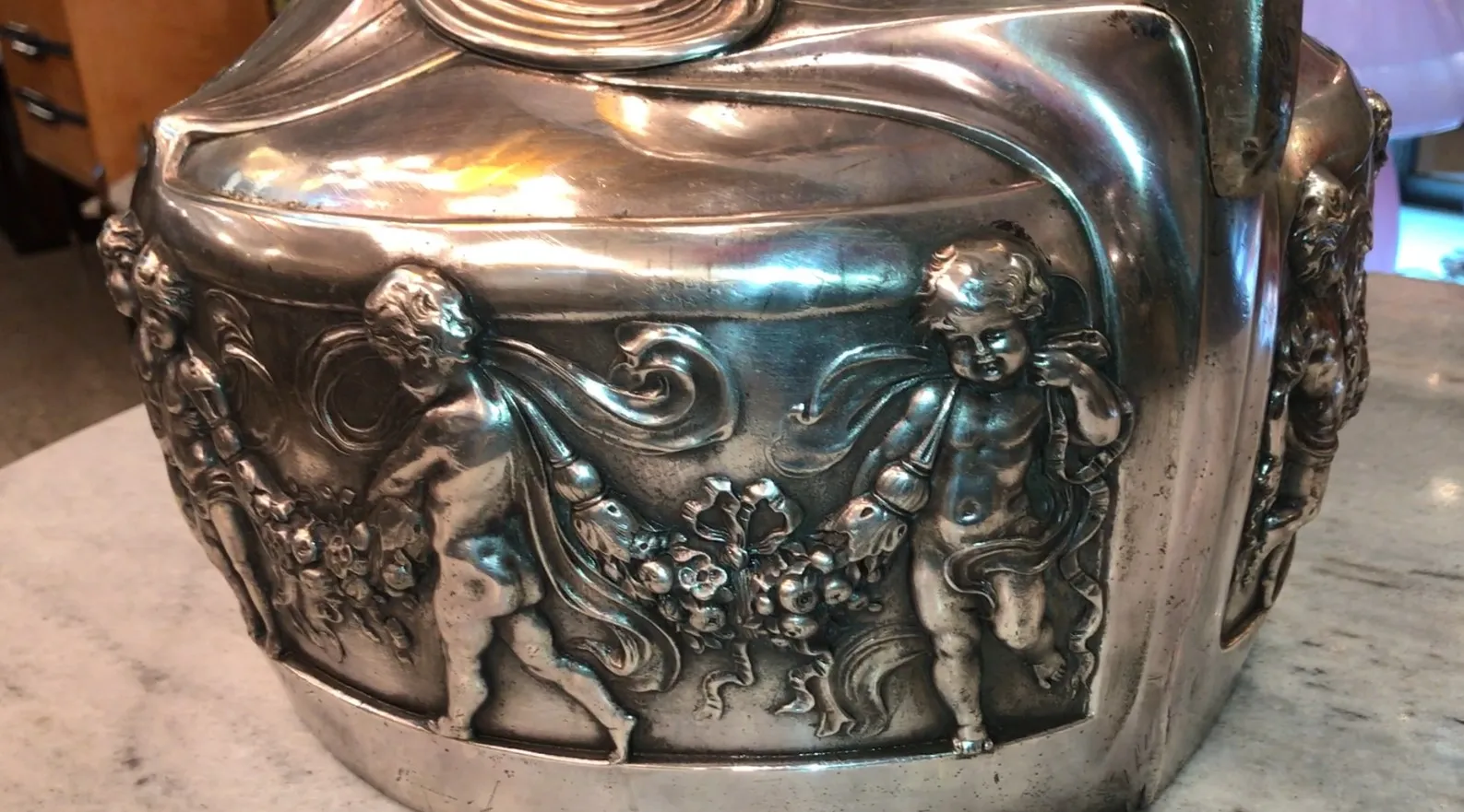 Raffreddatori per champagne antichi con figure decorative