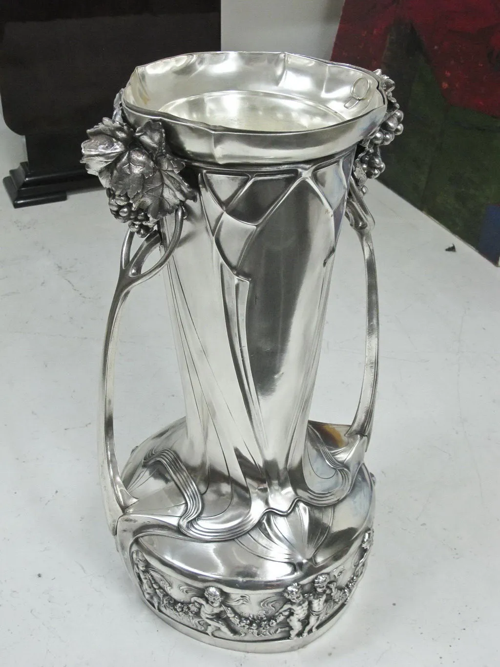 Champanhes antigas WMF com design detalhado e detalhes florais