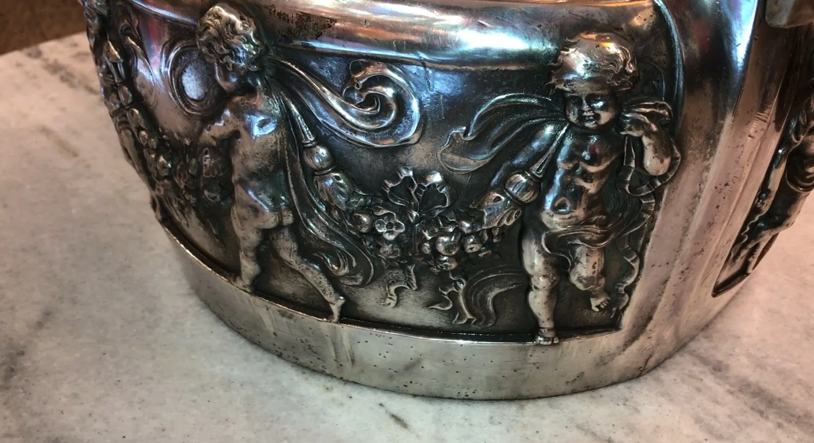 2 raffreddatori per champagne antichi WMF con dettagli ornamentali