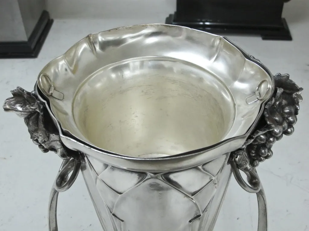2 старинные ведерки для шампанского с элегантным дизайном и ручками