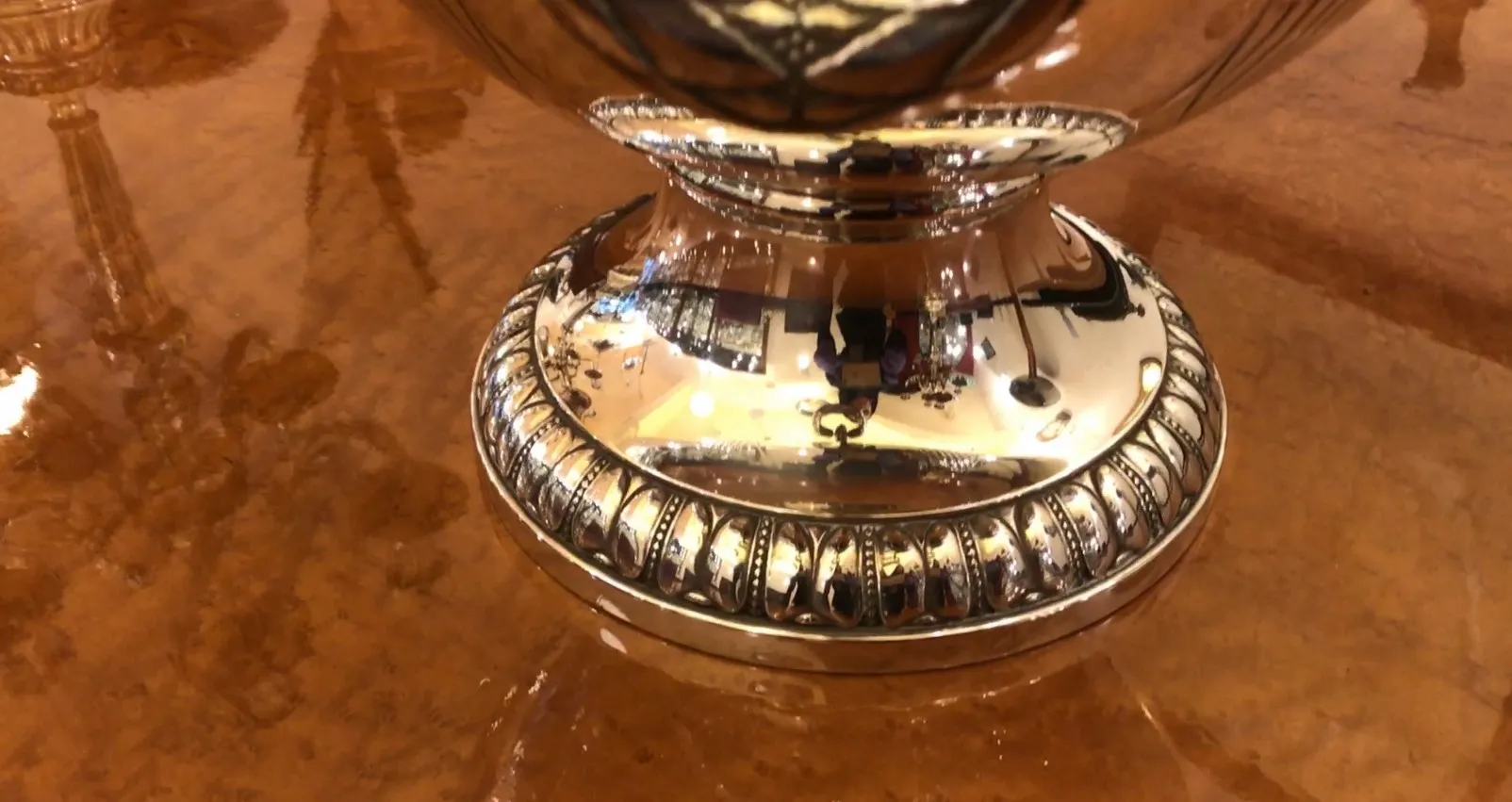 Antike Champagnerkühler WMF mit glänzendem und elegantem Design.