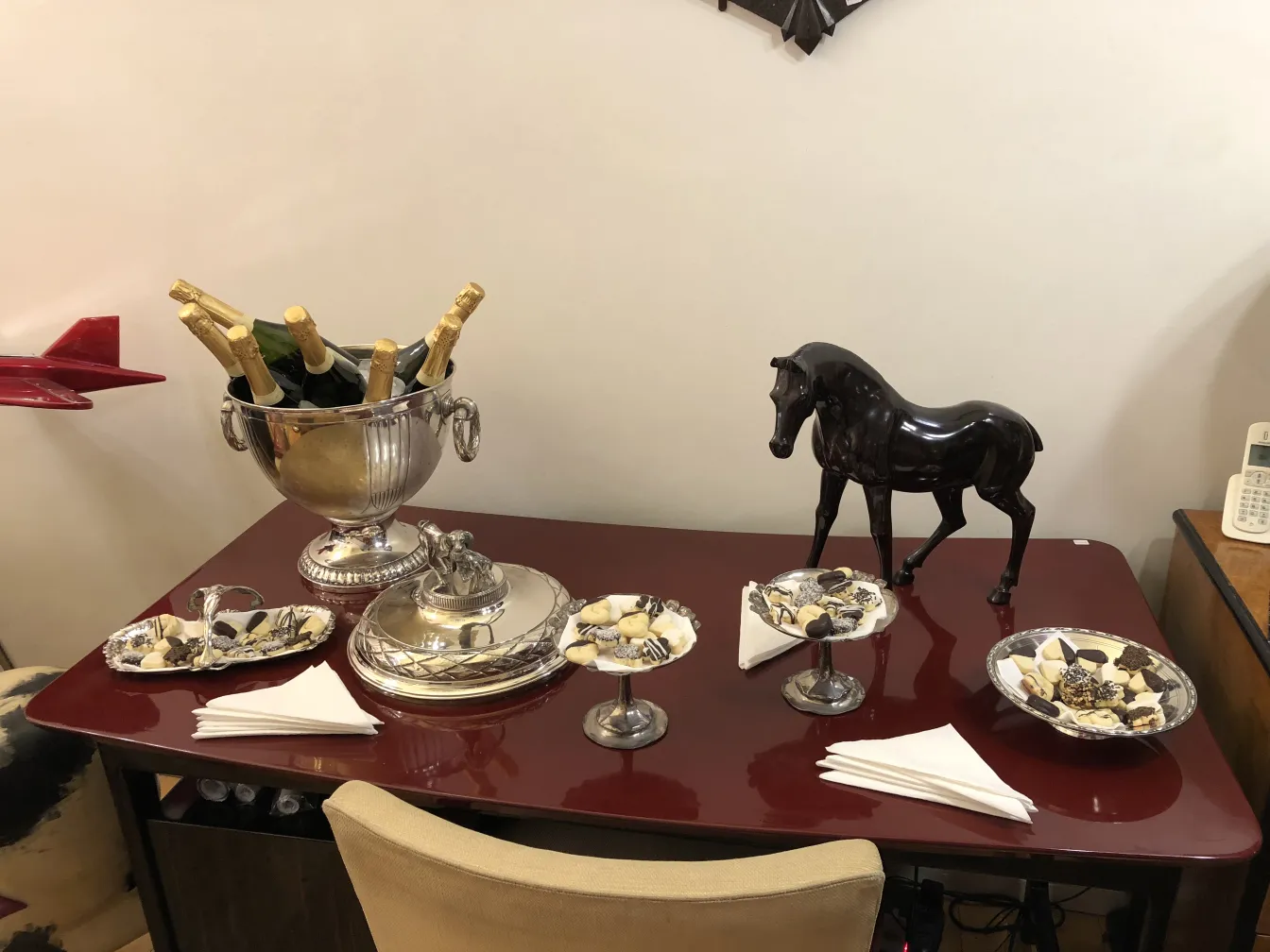 duas champanhes antigas WMF com champanhe e decoração