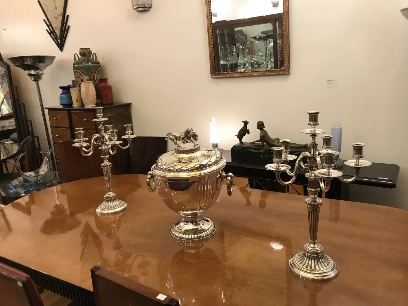 два старинных ведерка для шампанского WMF на столе