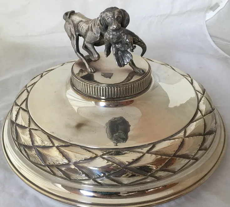 ancienne seau à champagne wmf avec figurine de chien et décoration florale