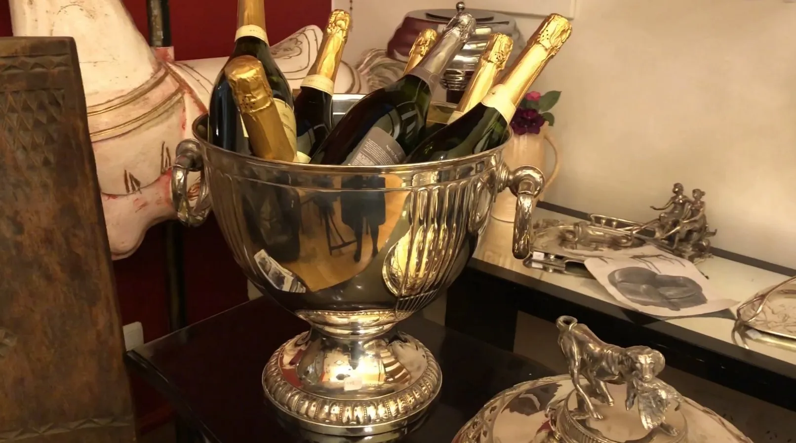 Deux seaux à champagne anciens wmf avec bouteilles de champagne