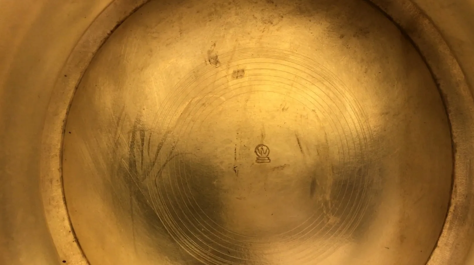 vista interna de 2 champanheiras antigas wmf com detalhes visíveis