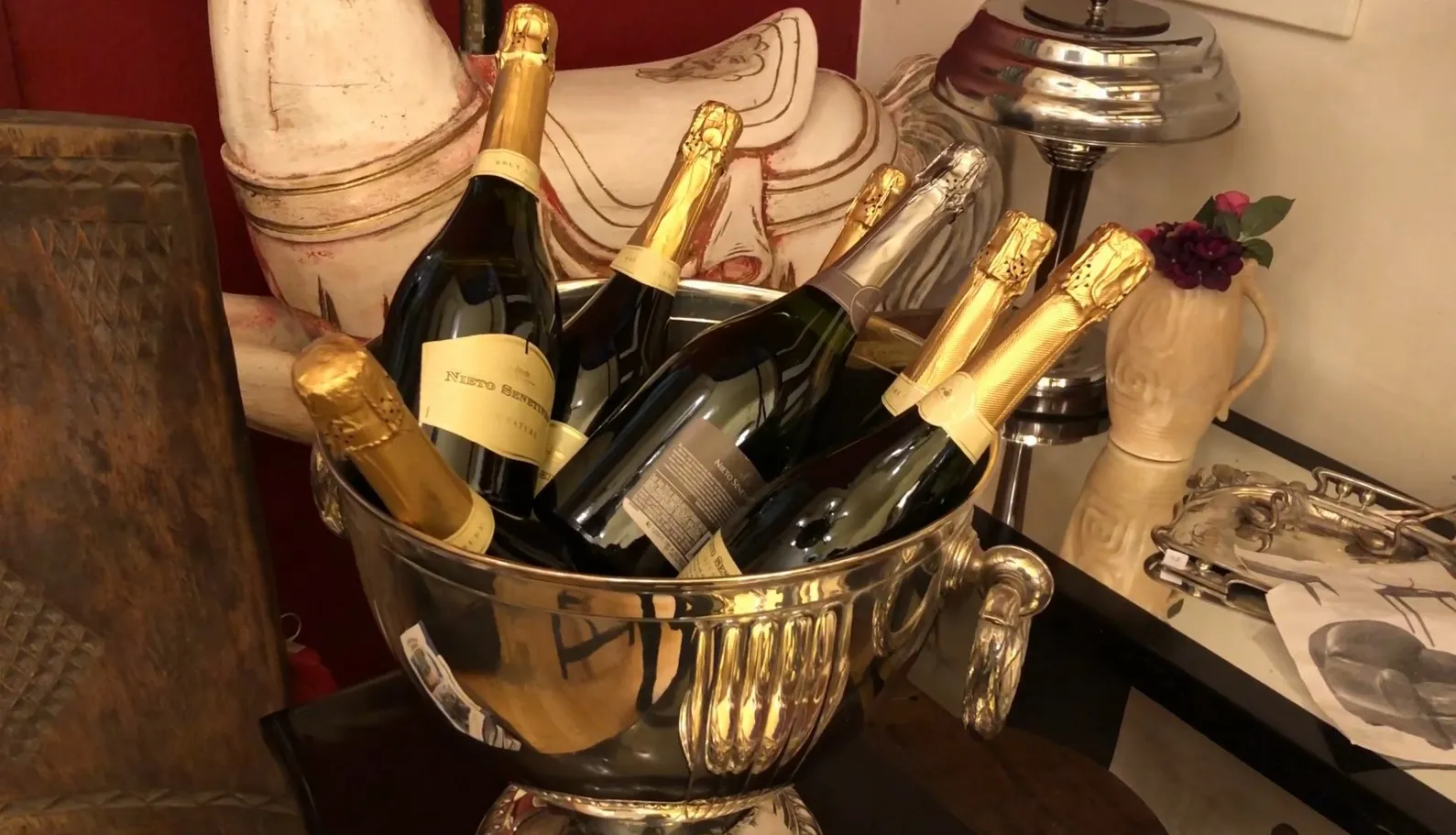 2 vecchi raffreddatori per champagne wmfs con bottiglie