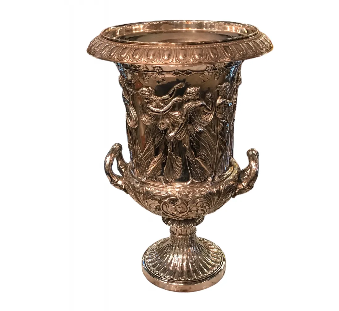 duas champanheiras antigas com design ornamentado e alças