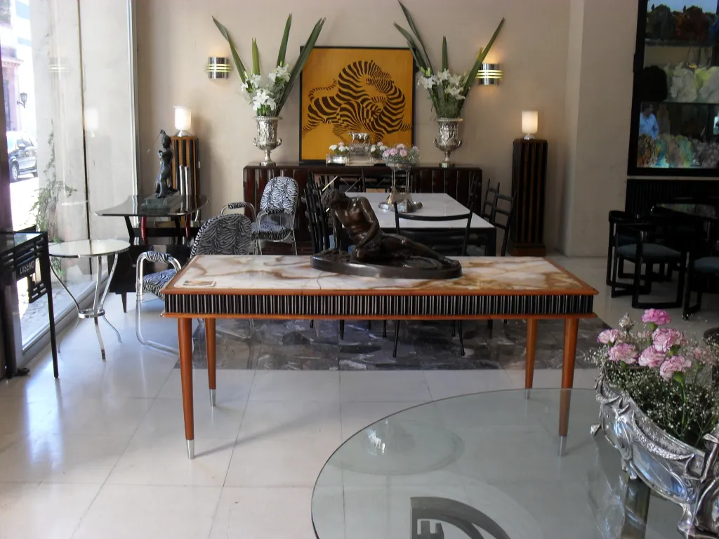 duas champanheiras antigas wmf em um ambiente elegante