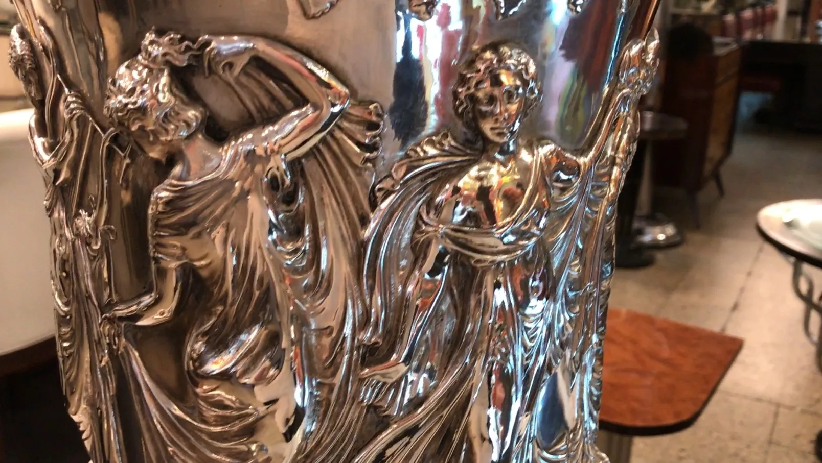 deux seaux à champagne antiques wmfs avec détails décoratifs