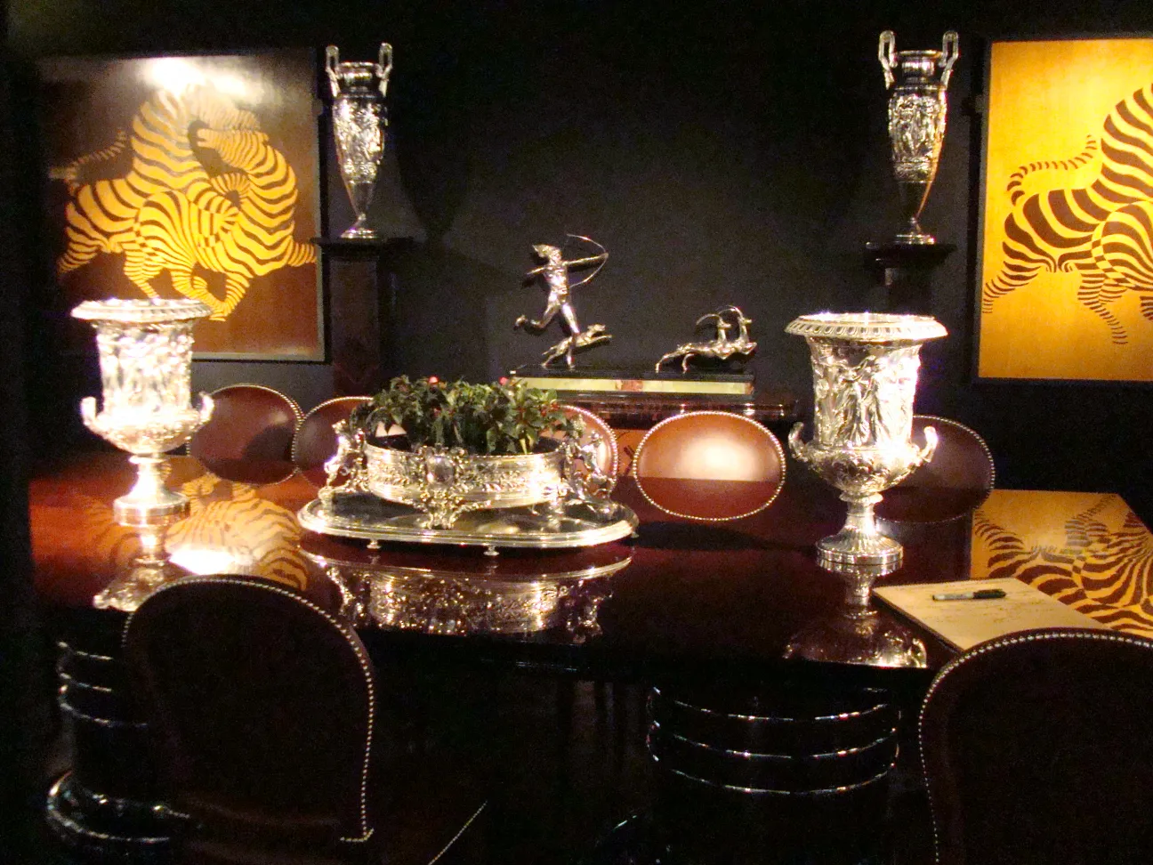 Conjunto de 2 champaneras wmfs en una mesa elegante, antigüedades.