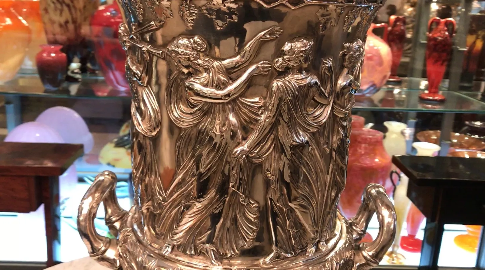 antiguas champańeras wmf con decoración clásica y figuras