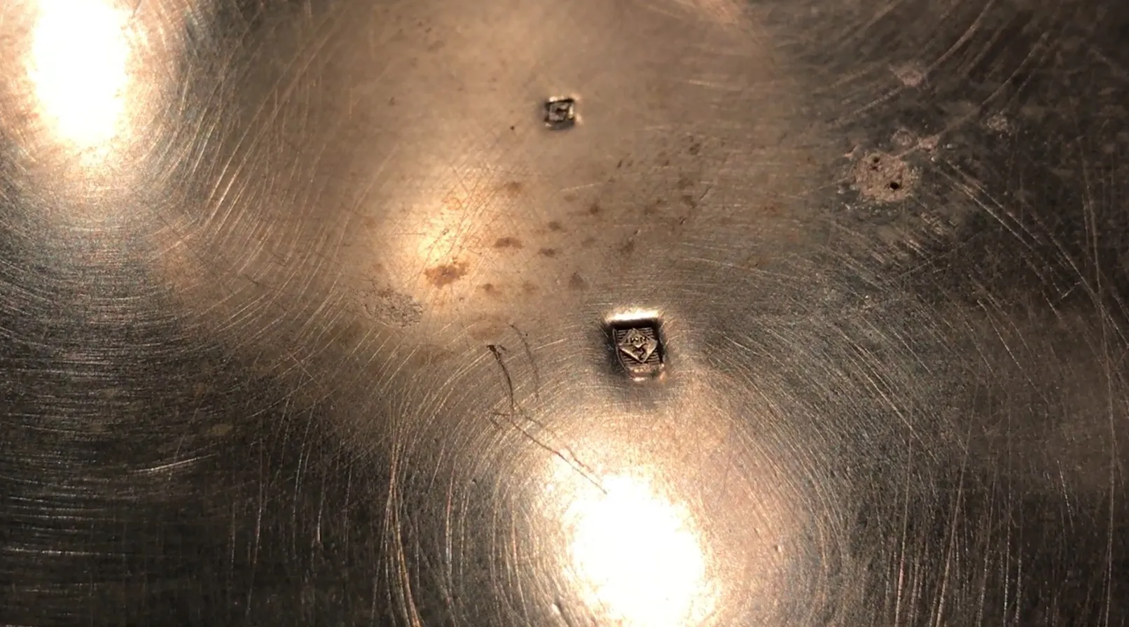 两个古董香檳碗，光泽和优雅设计