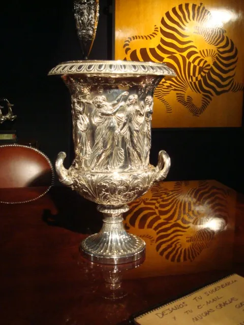 Ancien seau à champagne WMF avec design décoratif et détails artistiques