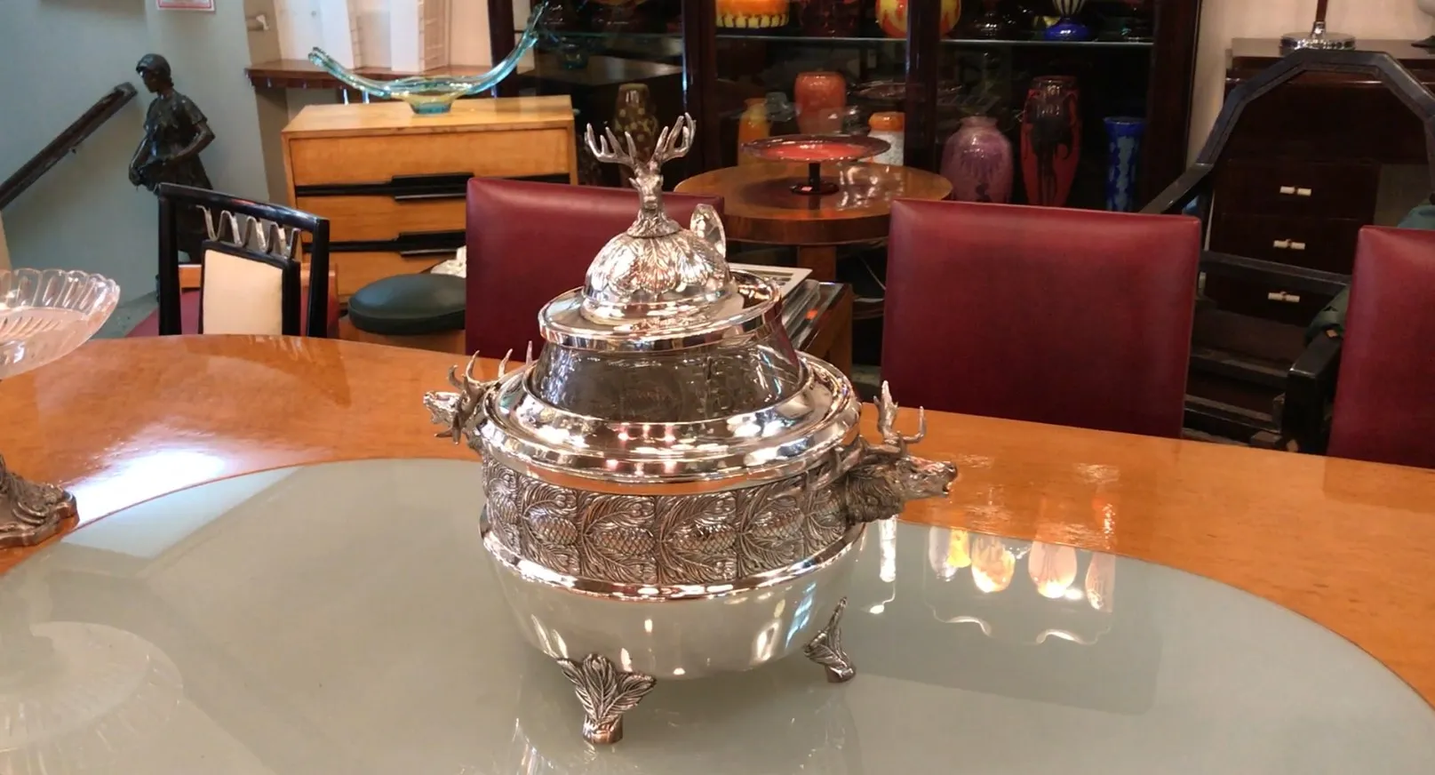 antike bowle wmF mit komplizierter dekoration, antikes ambiente