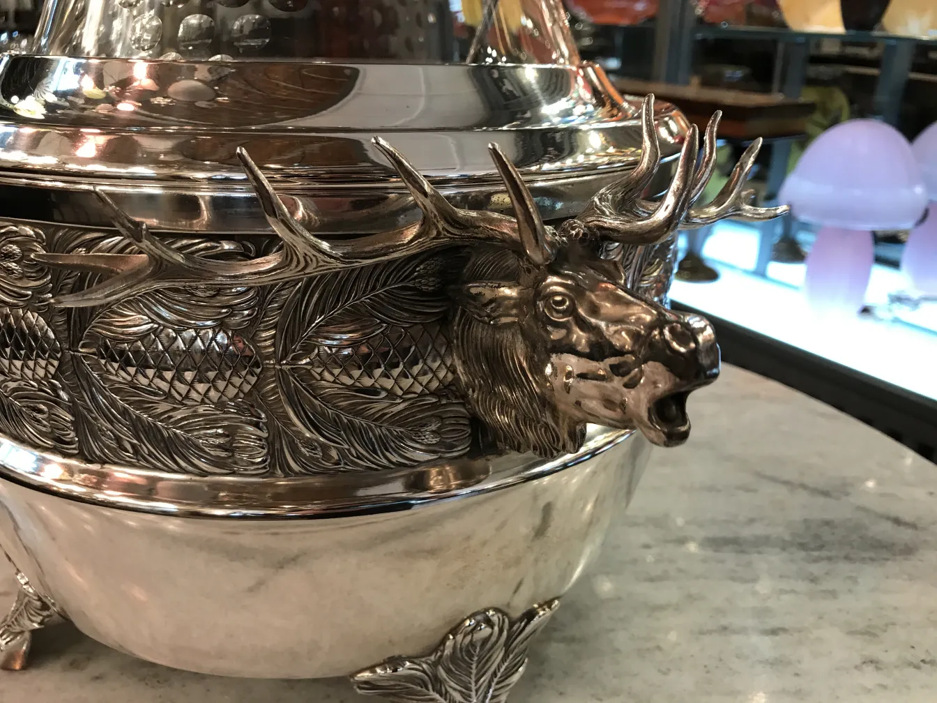 bol à punch antique WMF avec design de cerf et détails décoratifs