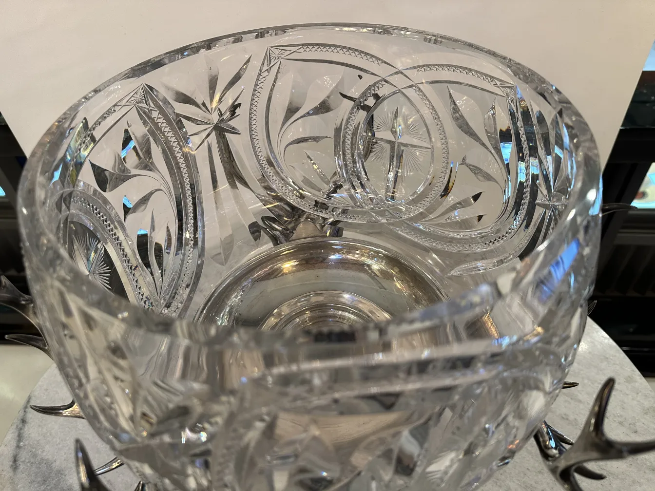 Antica ciotola da punch WMF con design intagliato