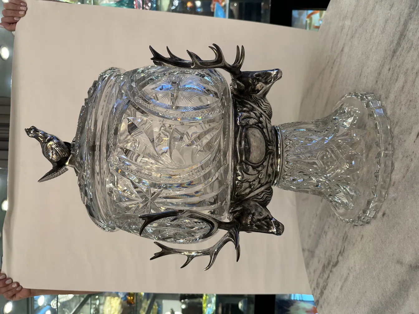 Ciotola da punch WMF con dettagli decorativi, stile antico e forma elaborata.