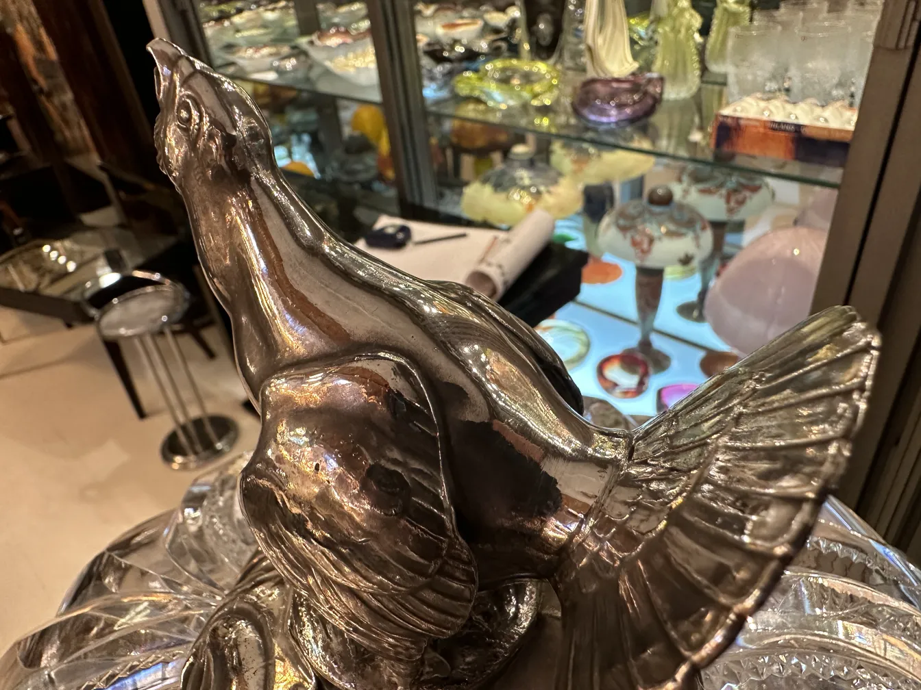 古いwmfパンチボウルの縁に鳥のデザイン