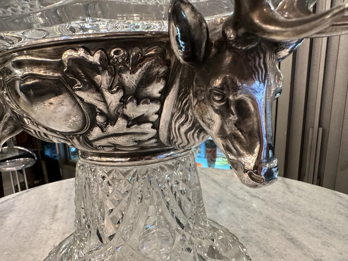 Ponchera WMF decorativa con diseño de ciervo, antigüedad