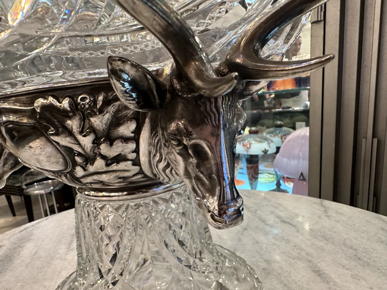 Bol à punch antique WMF avec décoration de cerf, en verre sculpté.