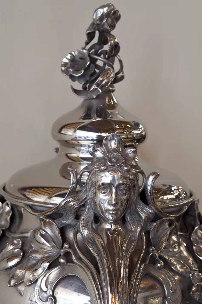 bol à punch ancien WMF avec design floral complexe et couvercle décoratif