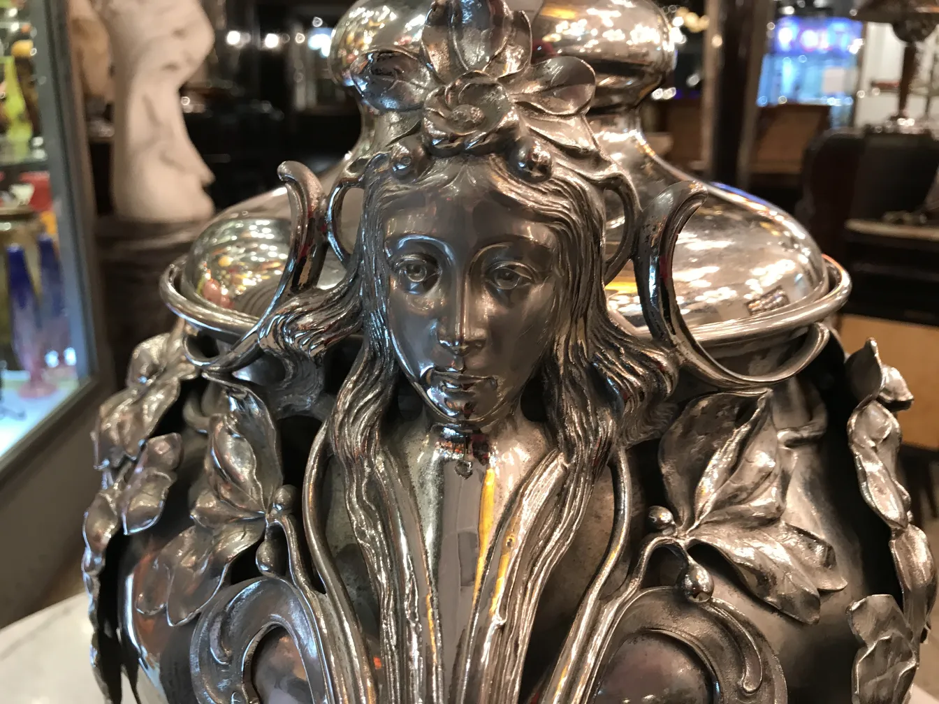 قدح البونش القديم wmflمع تصميم زهور، مثالي للأحداث الأنيقة.