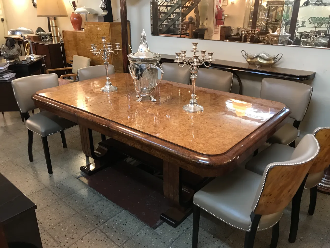 antike Bowle WMF auf eleganter Tisch mit Kerzenhaltern