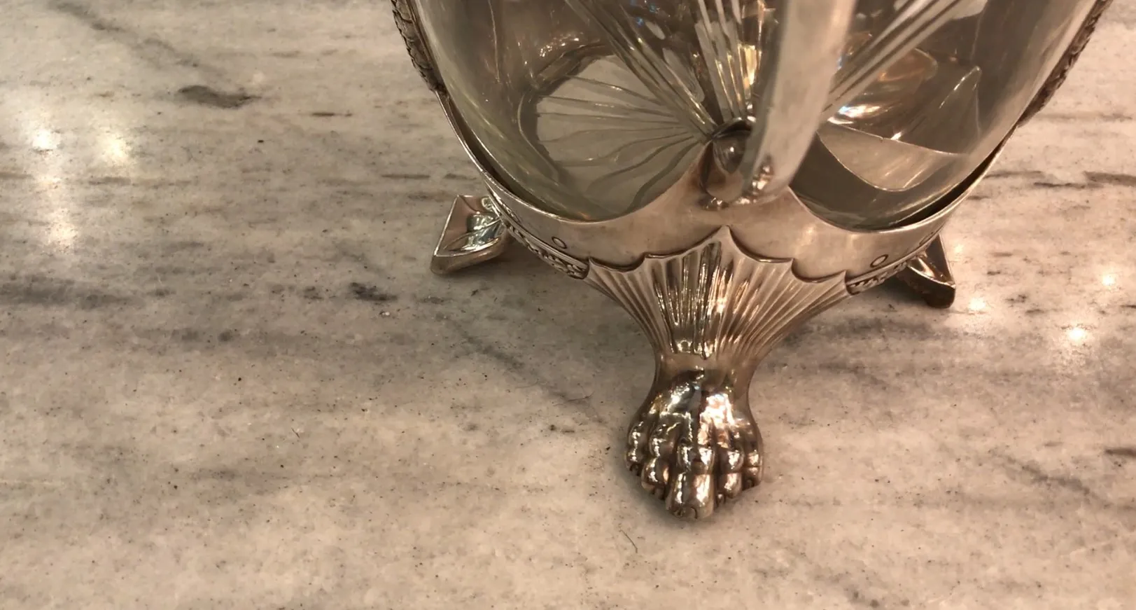 Antike WMF Bowle mit dekorativen Details am Boden und an den Griffen