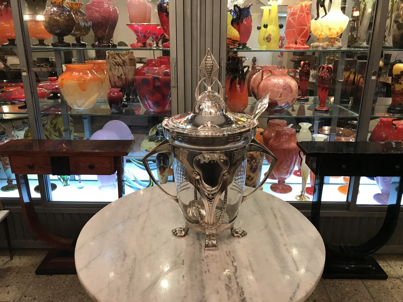 Bol à punch antique WMF avec des détails décoratifs dans un cadre élégant