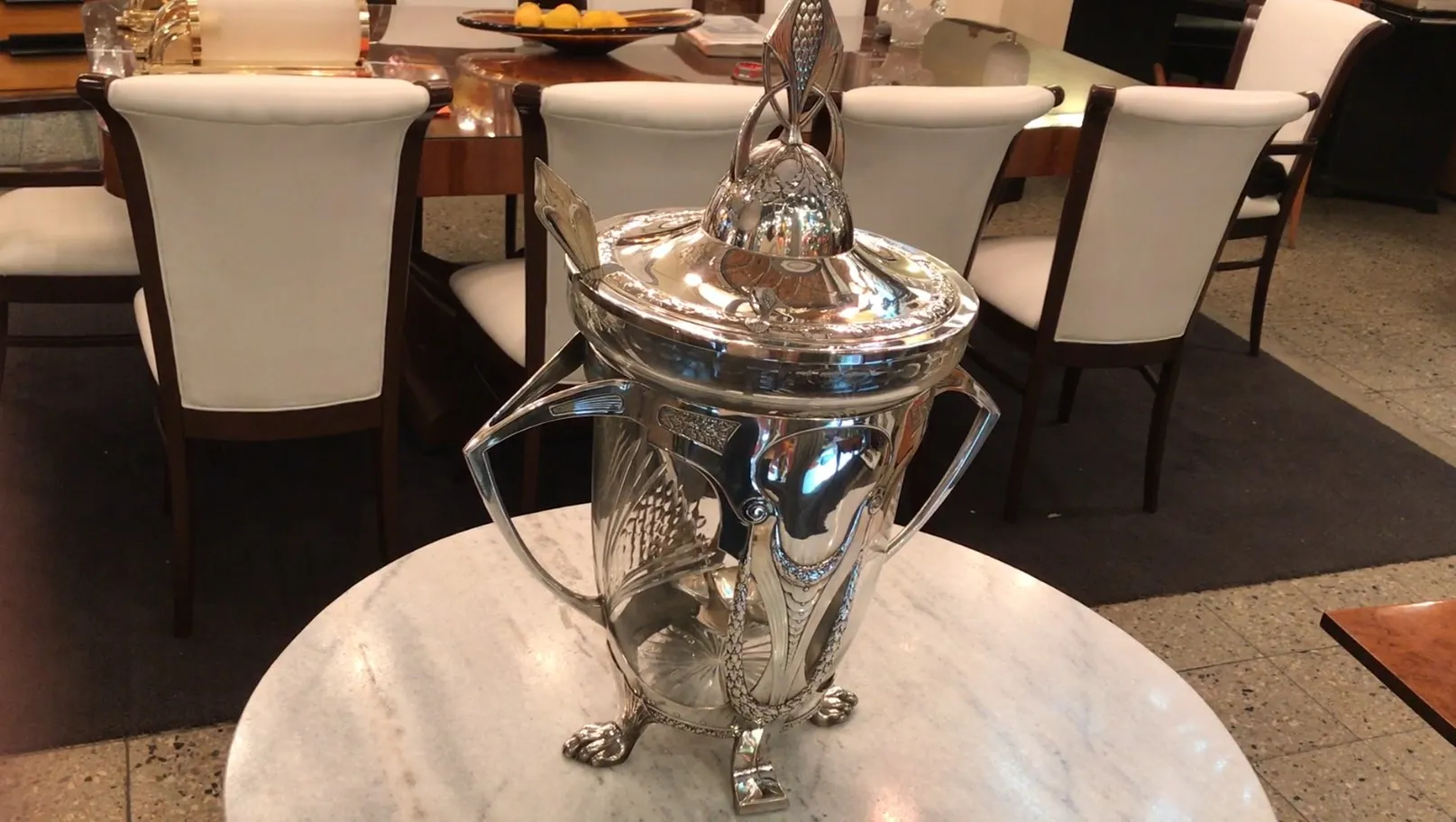 Bol à punch WMF ancien avec couvercle décoratif et poignées, cadre élégant