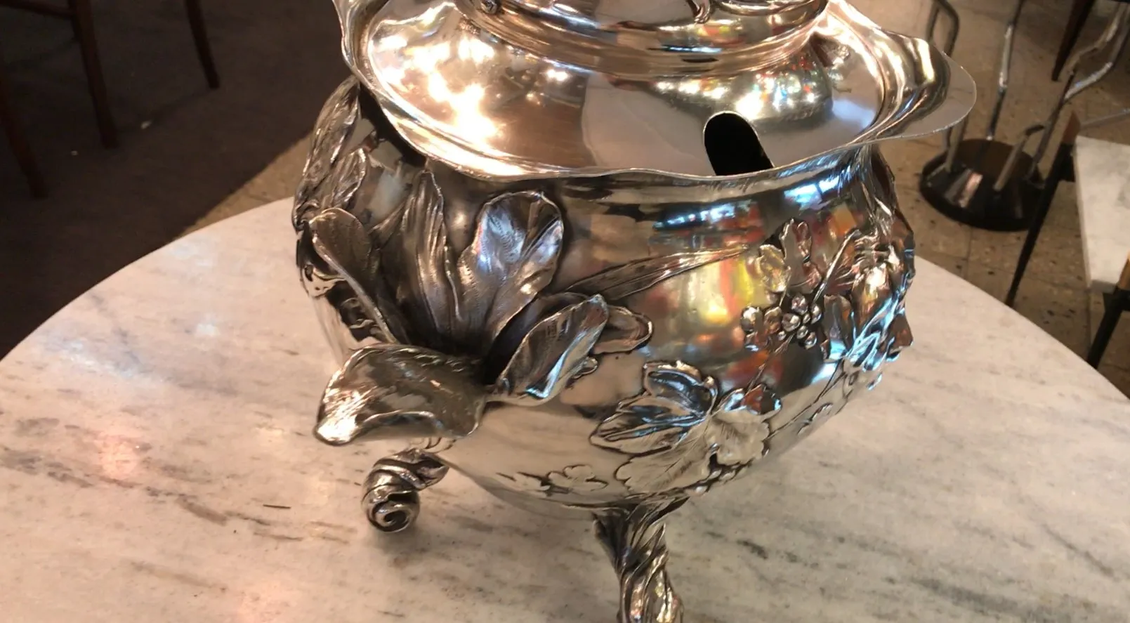 Bol à punch ancien WMF avec détails ornementaux et base décorative