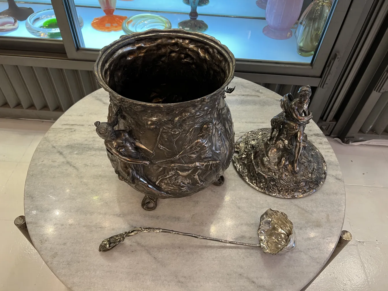 Ciotola da punch antica WMF con decorazione a rilievo e cucchiaio