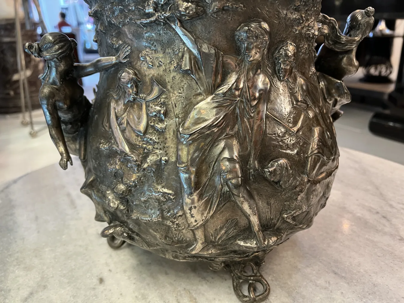 antica ciotola da punch wmj con dettagli decorativi in rilievo