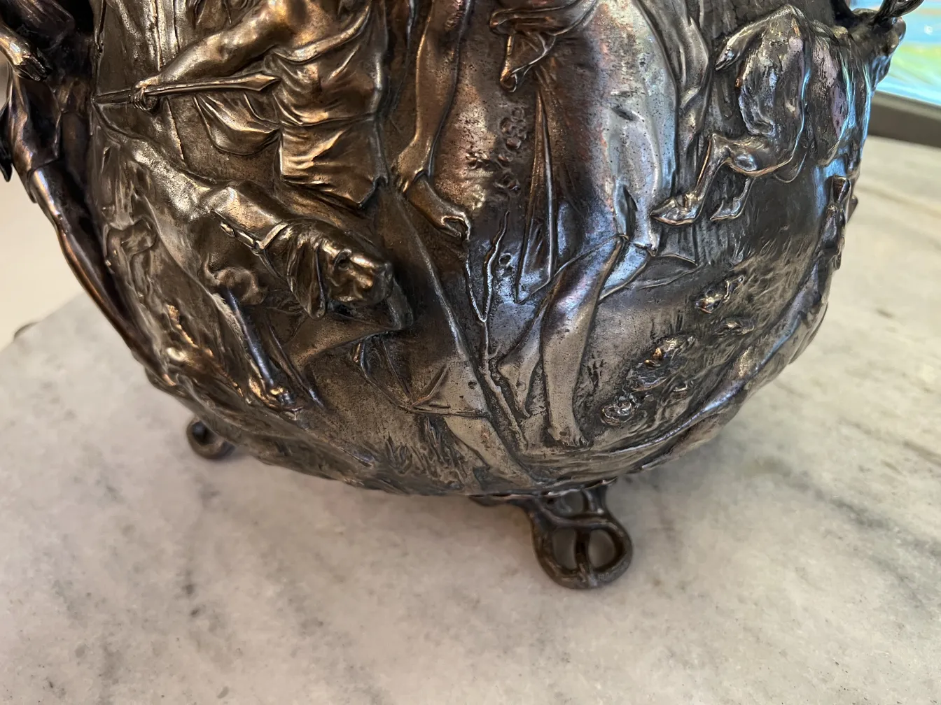 Antike WMF-Bowle mit dekorativen Details und Füßen