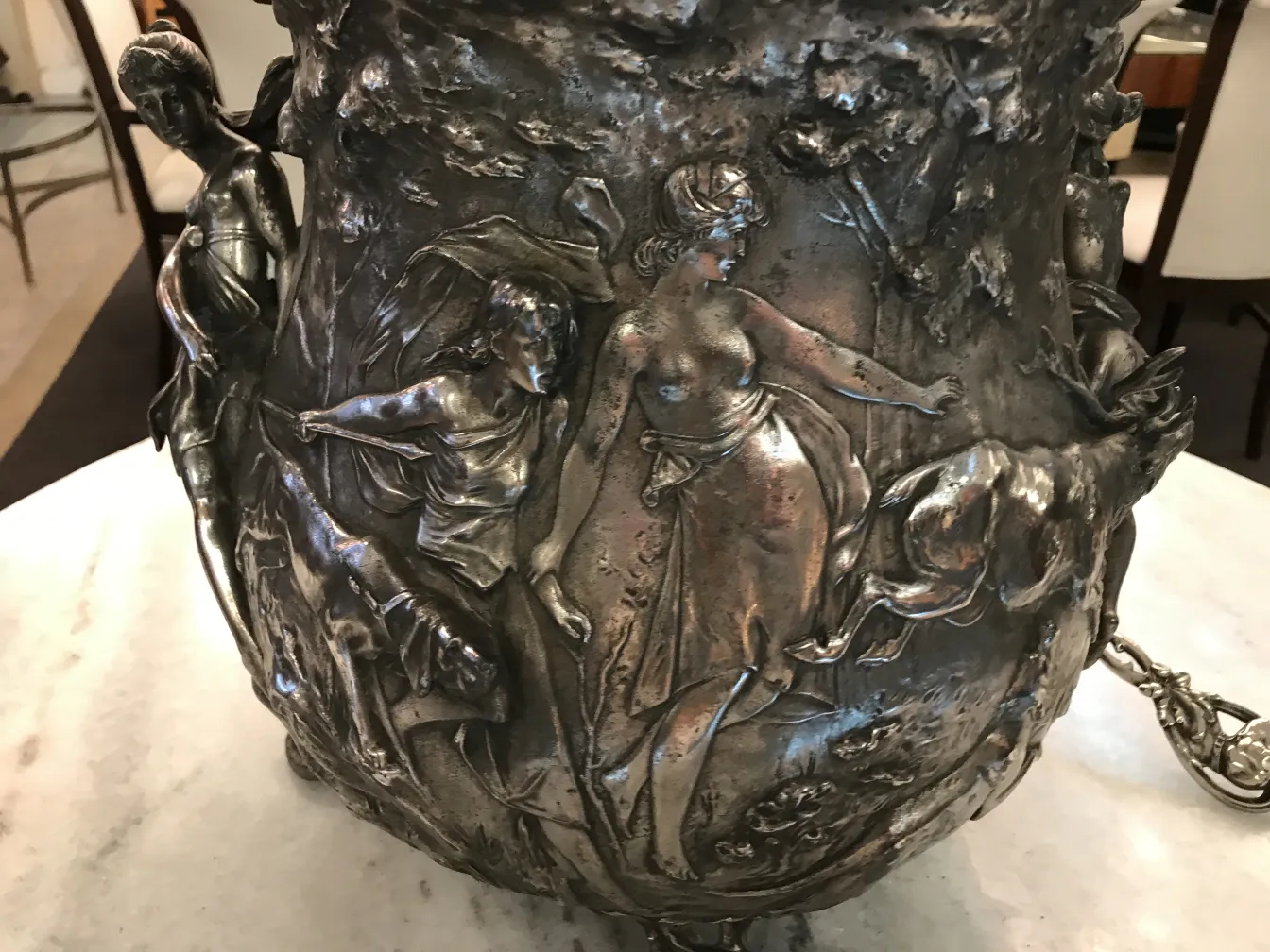 Antike WMF-Bowle mit aufwendigen dekorativen Details.