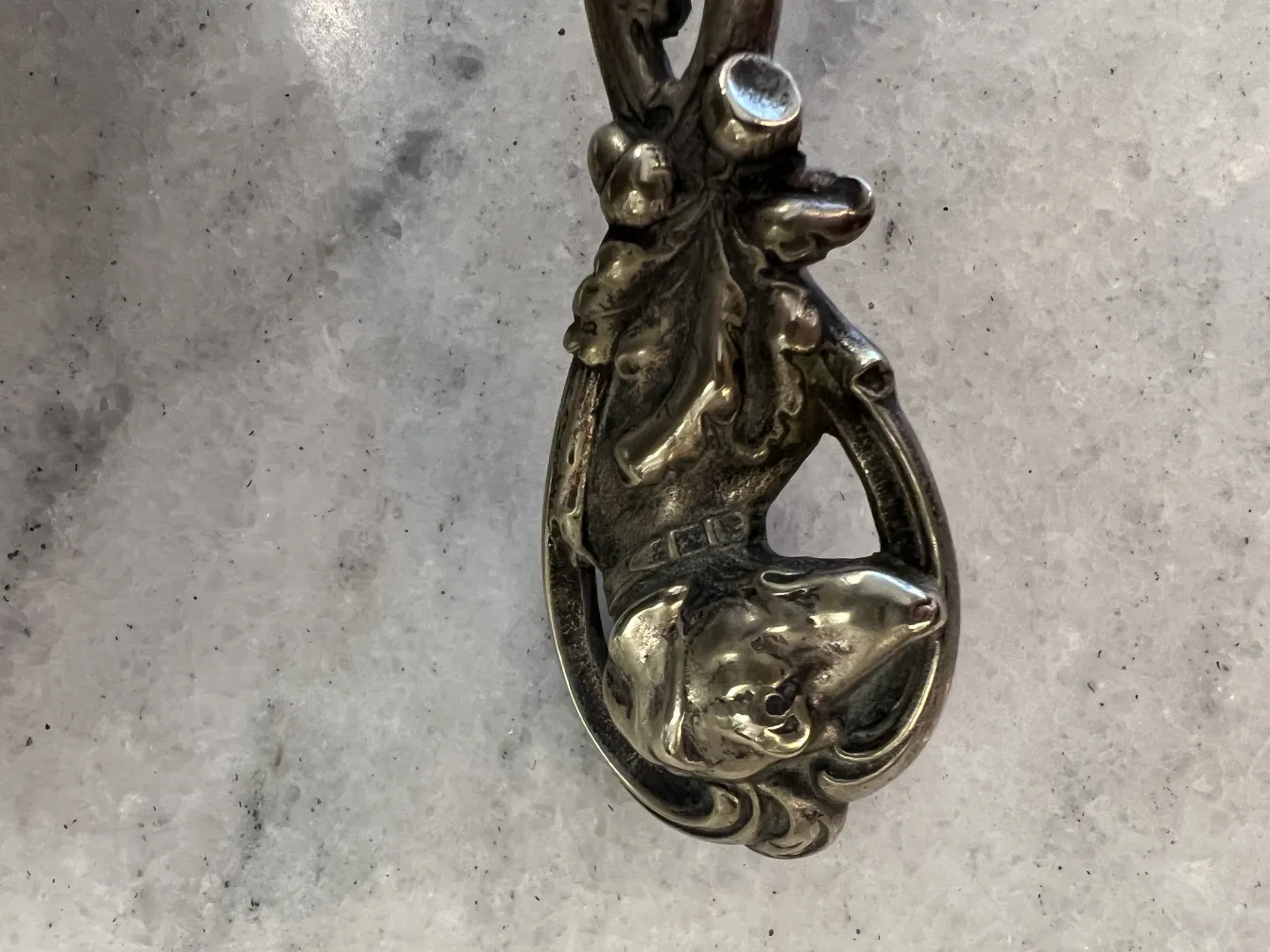 Antike WMF Bowle mit dekorativem Reliefdesign.