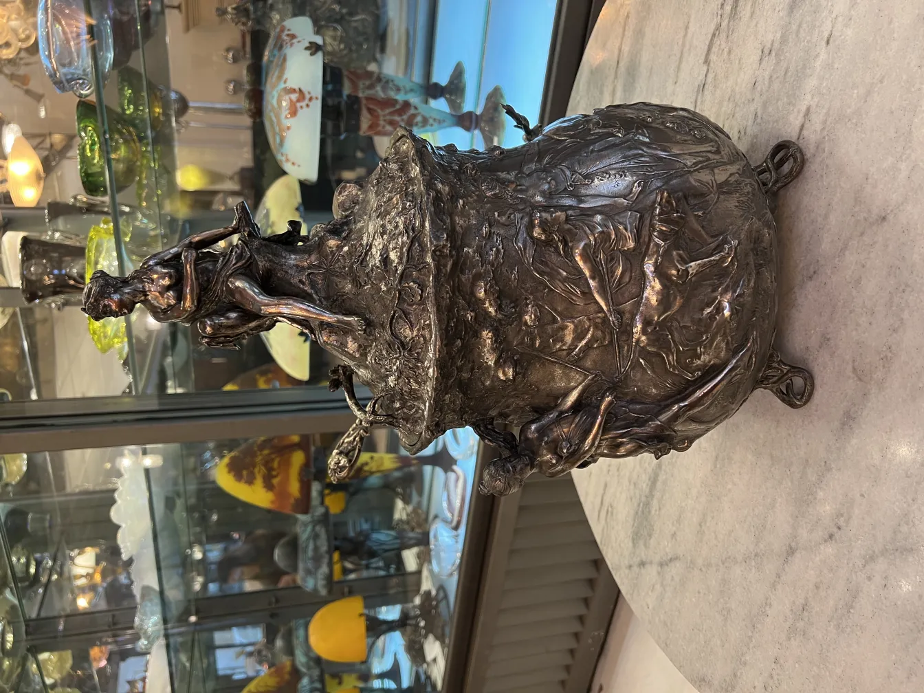 antike WMF-Bowle dekoriert mit Figuren und Details