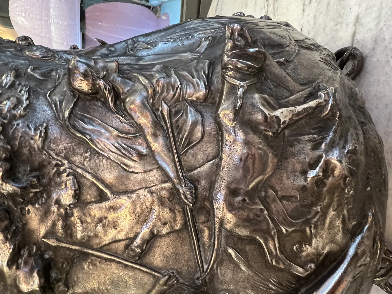 Antike WMF-Bowle mit Relief und dekorativen Details