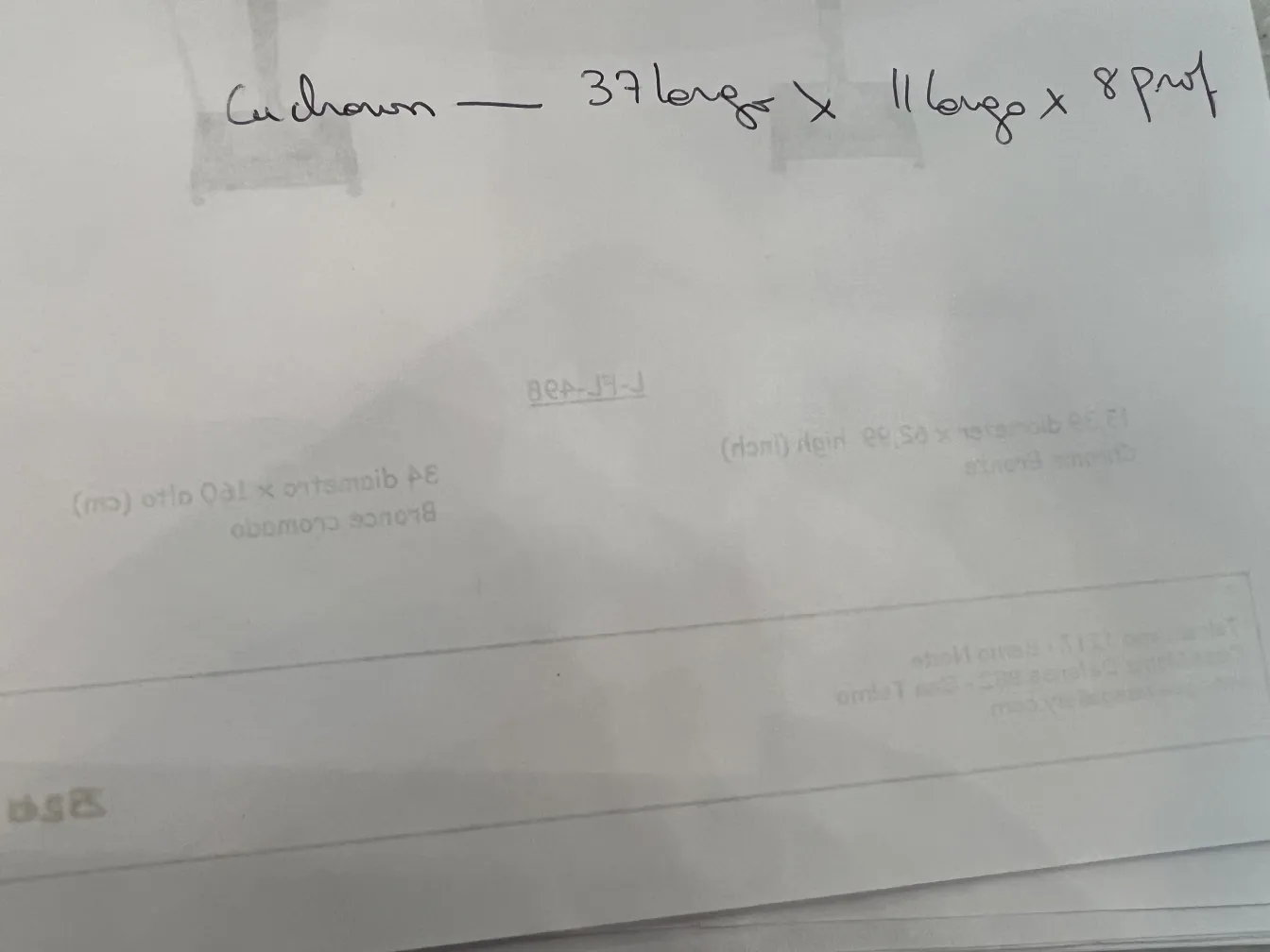 Antike WMF Bowle mit einzigartigen Details auf einem Tisch