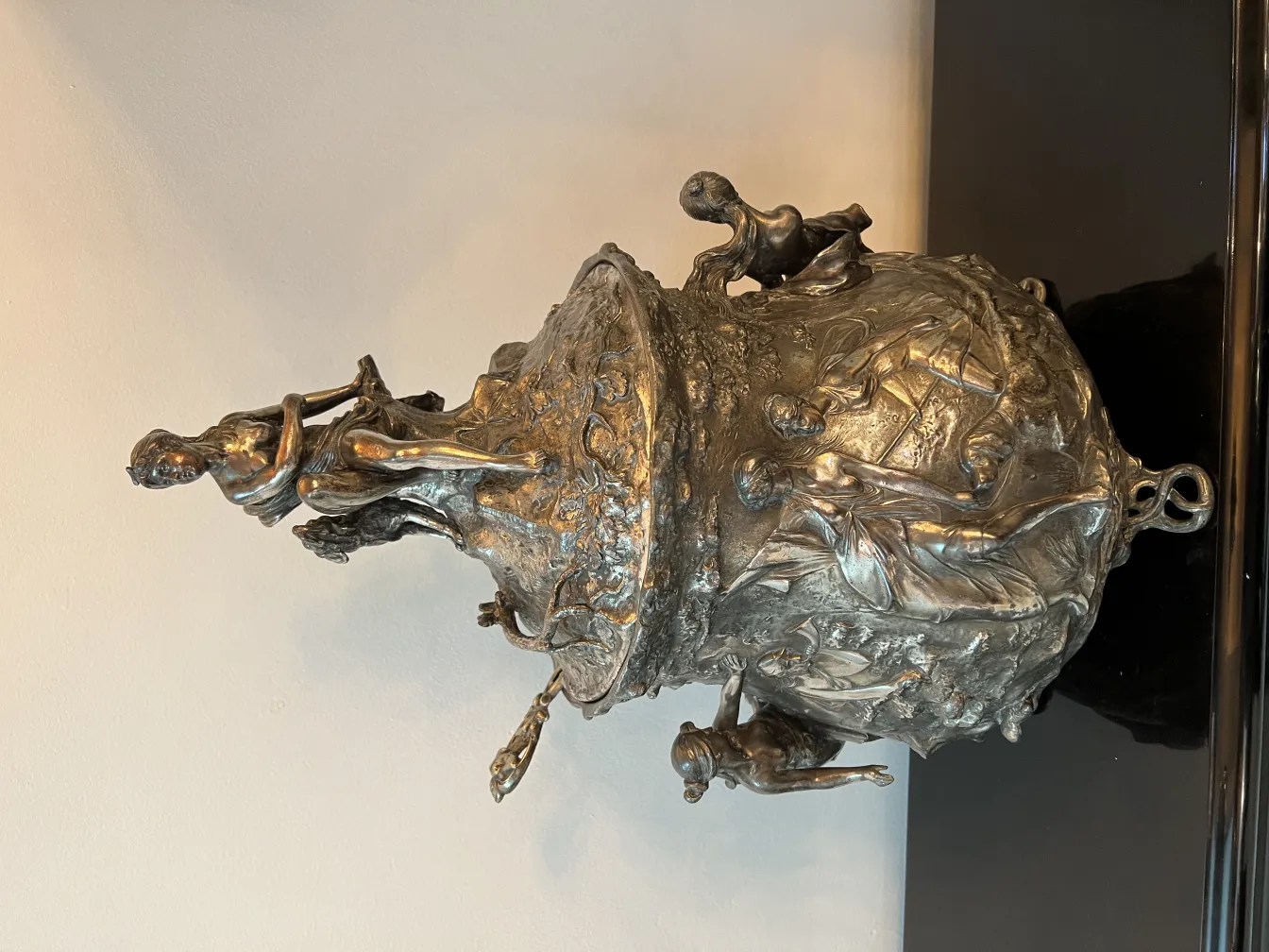 ornamentale WMF Bowle mit Relieffiguren