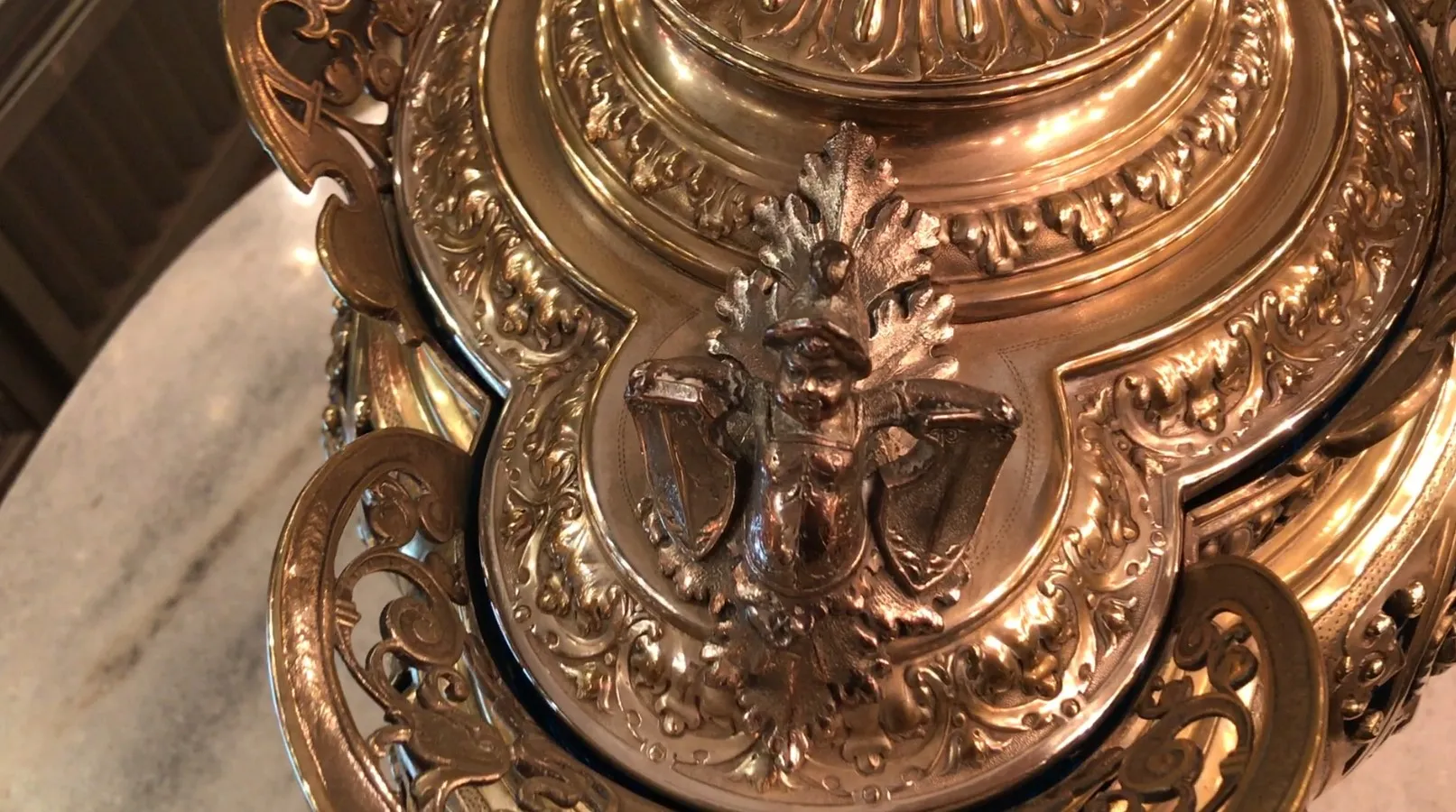 Antica ciotola da punch WMF con dettagli ornamentali intricati