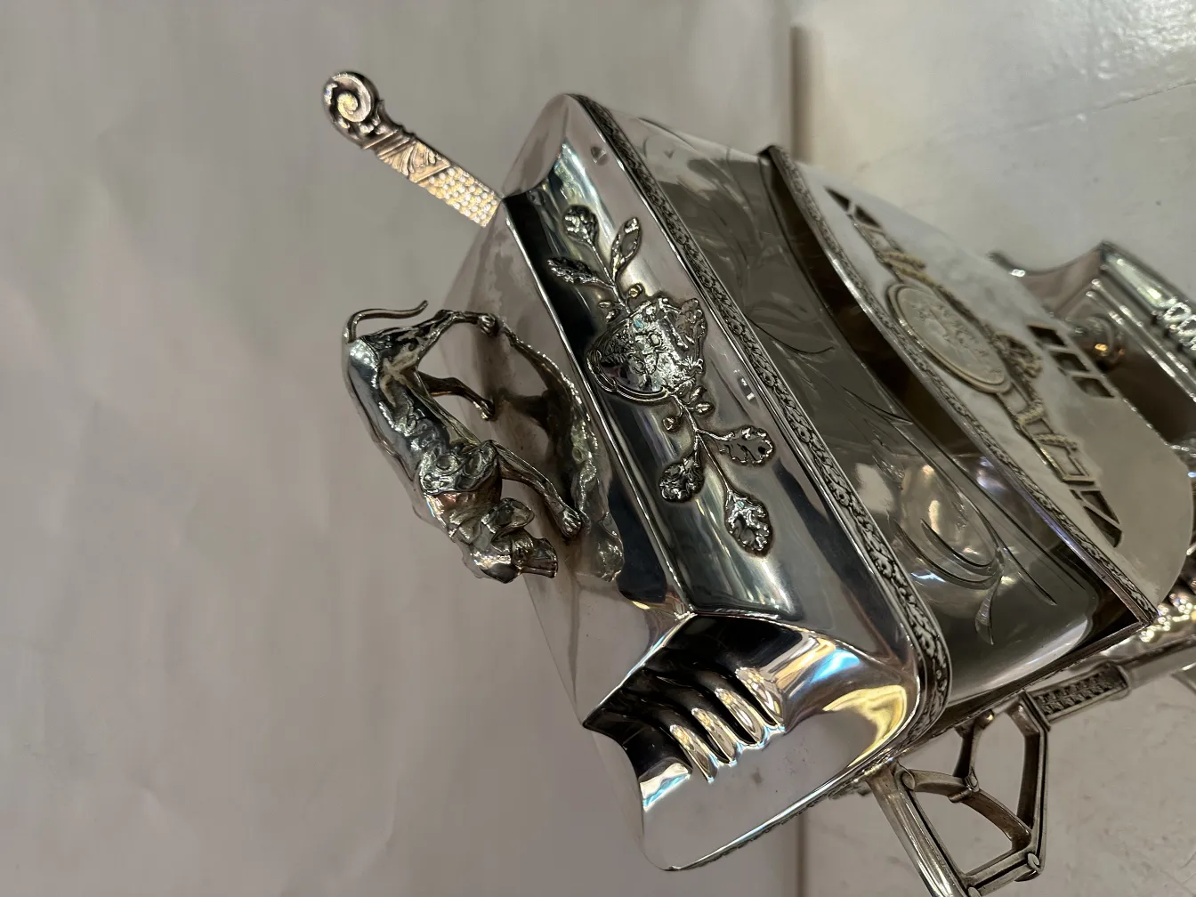 Antike WMF Bowle mit dekorativen Details und elegantem Design