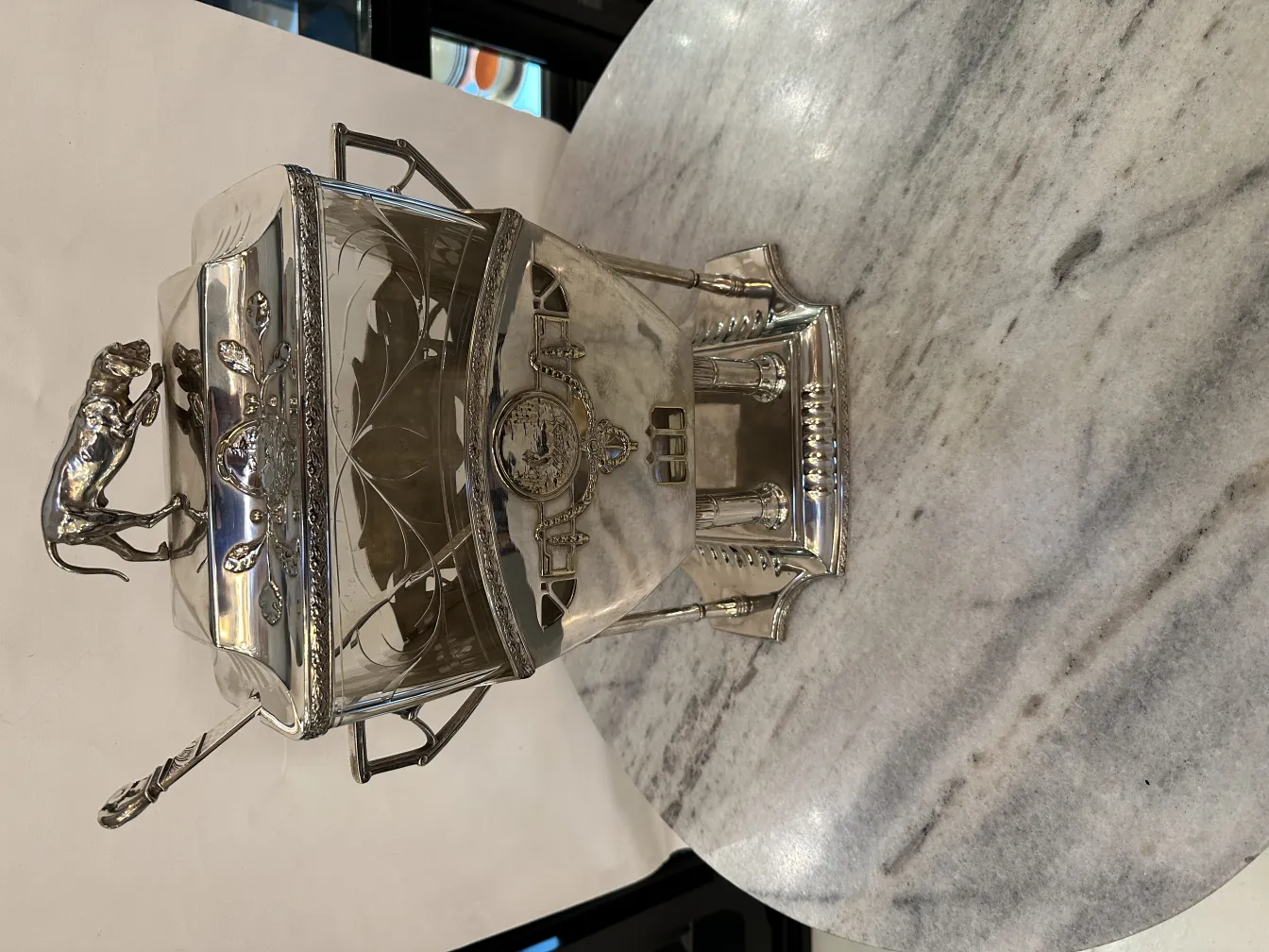 وعاء-لكل-النبيذWMF-قديم-مع-زخارف-معقدة