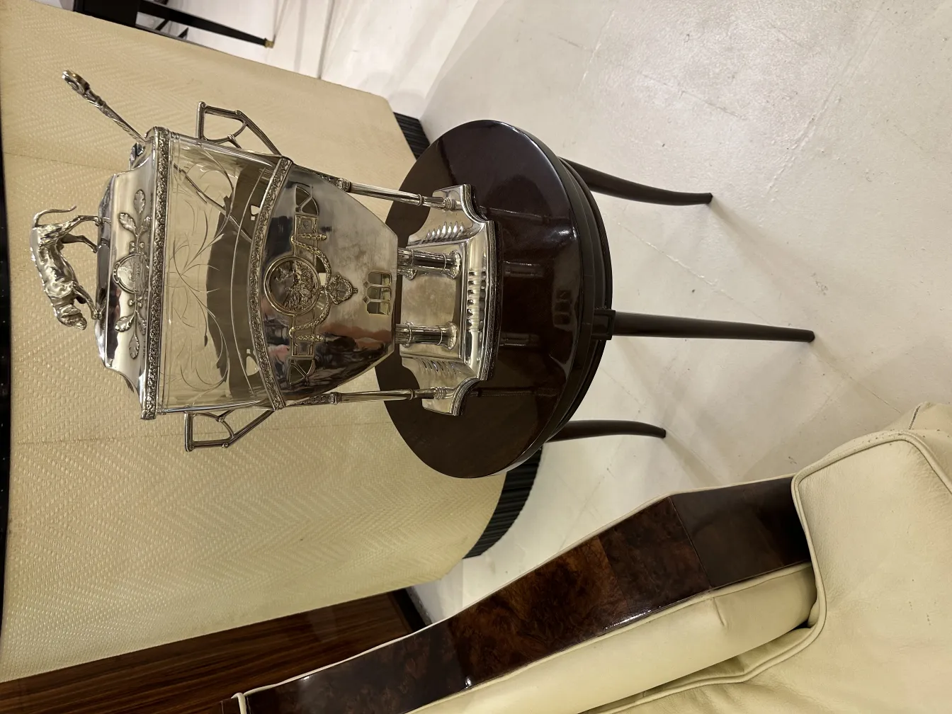 Antike WMF-Bowle mit dekorativen Details auf der Oberseite und dem Griff.