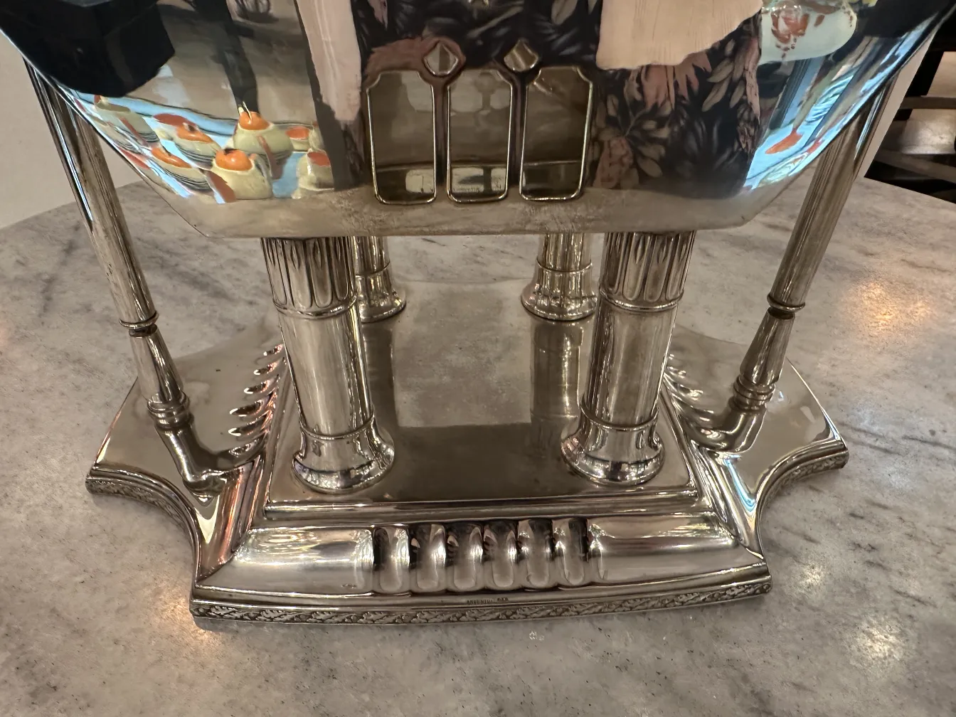 Antike WMF-Bowle mit dekorativem Fuß und eleganten Details.