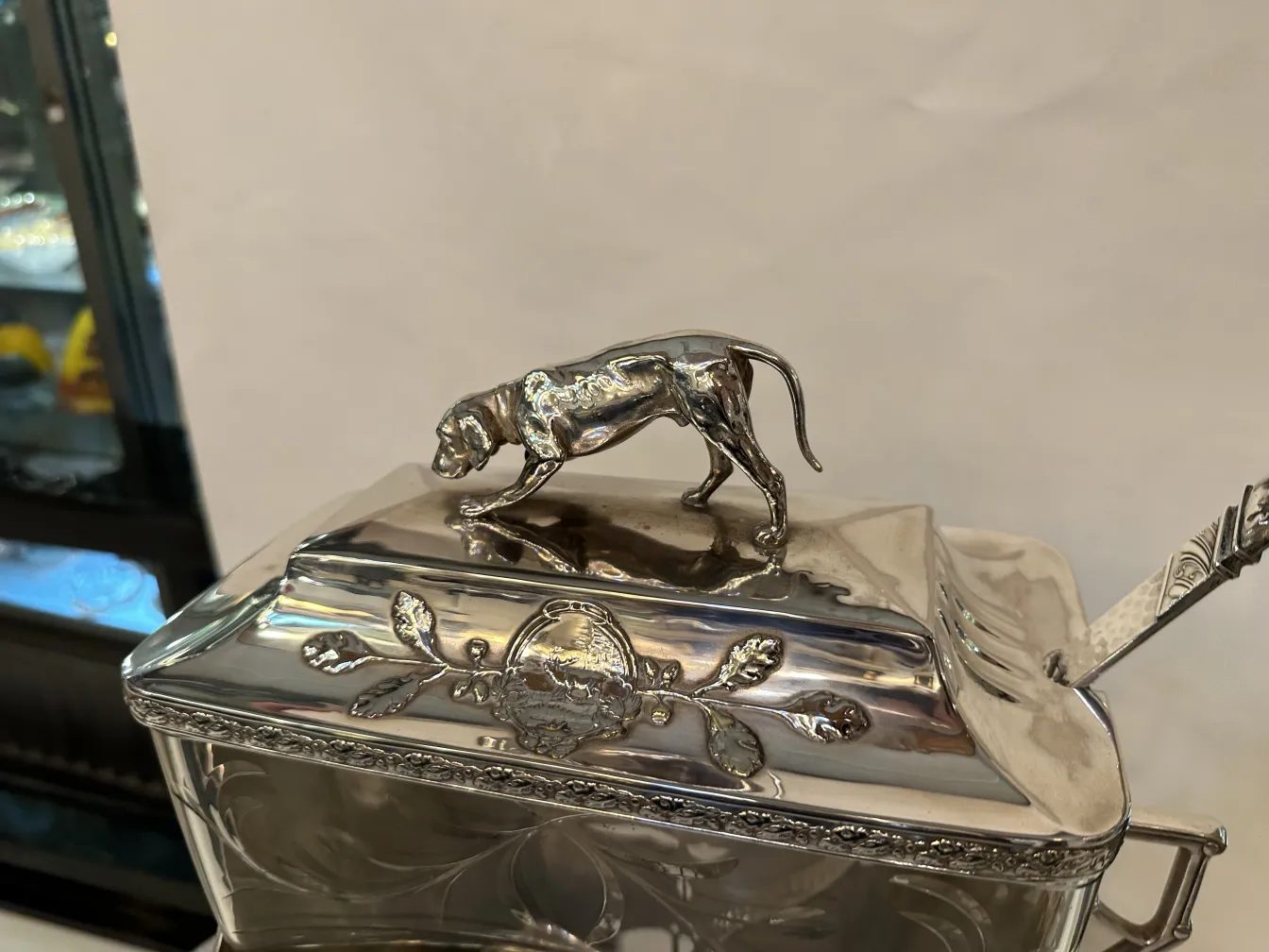 古董WMF潘趣酒碗带装饰盖和动物造型