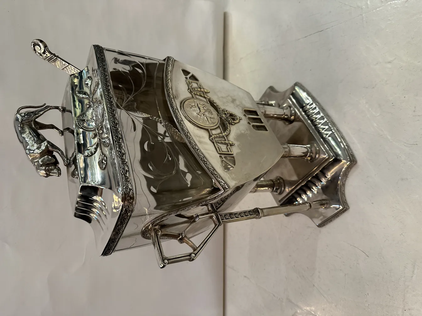 古董潘趣酒碗WMF带有马设计的盖子