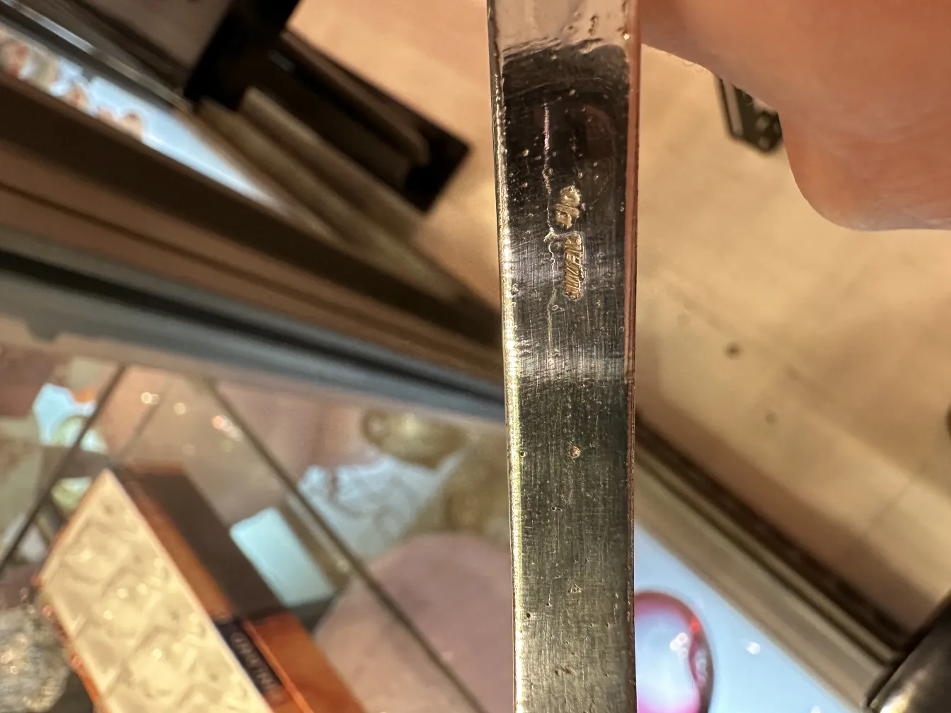 古いWMFパンチボウル、集まりに最適で、装飾に囲まれています。